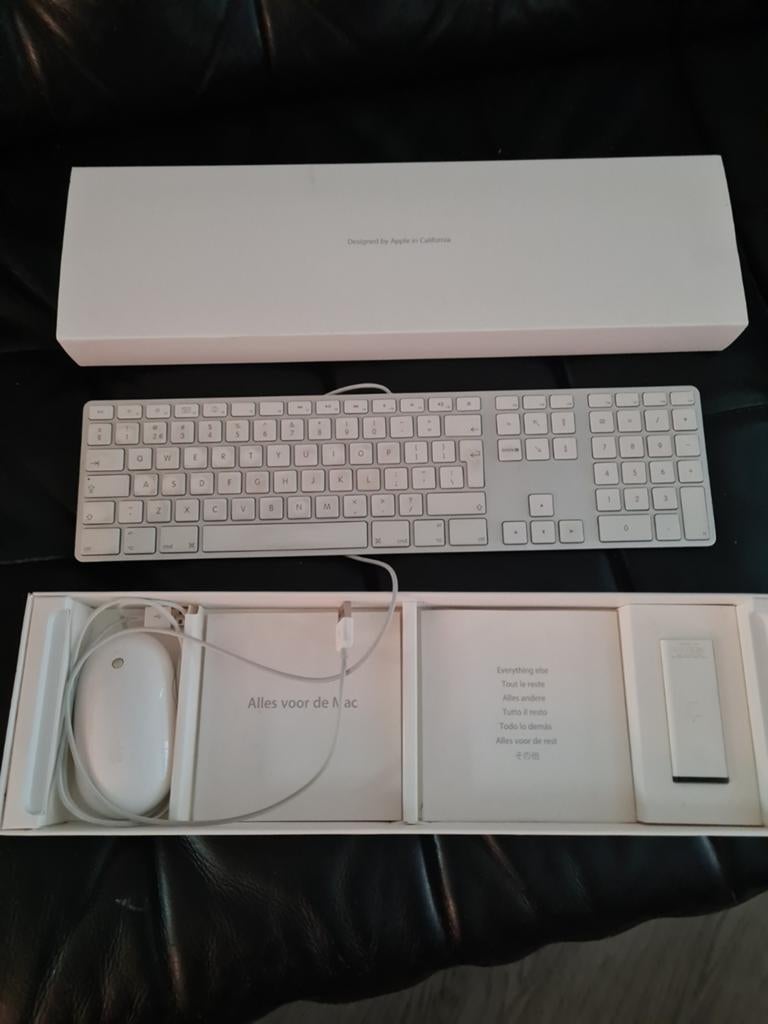 Apple Magic Keyboard met numeriek toetsenblok en Magic Mouse, Toetsenbord en muis-set, Ophalen of Verzenden, Zo goed als nieuw