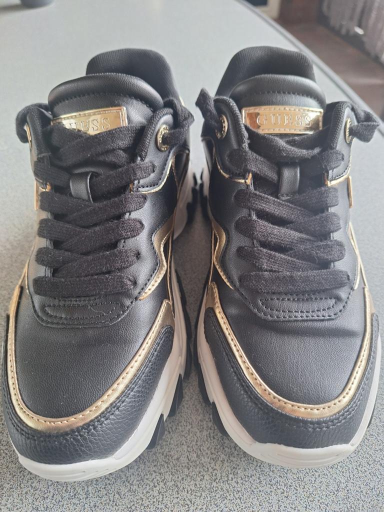 Guess schoenen zgan, Ophalen, Zo goed als nieuw, Zwart, Sneakers of Gympen