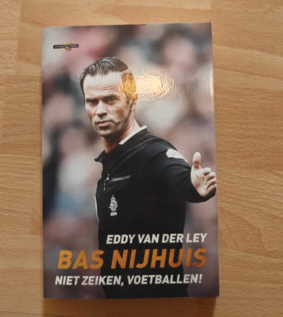Voetbalboek, Eddy van der Ley, Ophalen of Verzenden, Zo goed als nieuw, Balsport