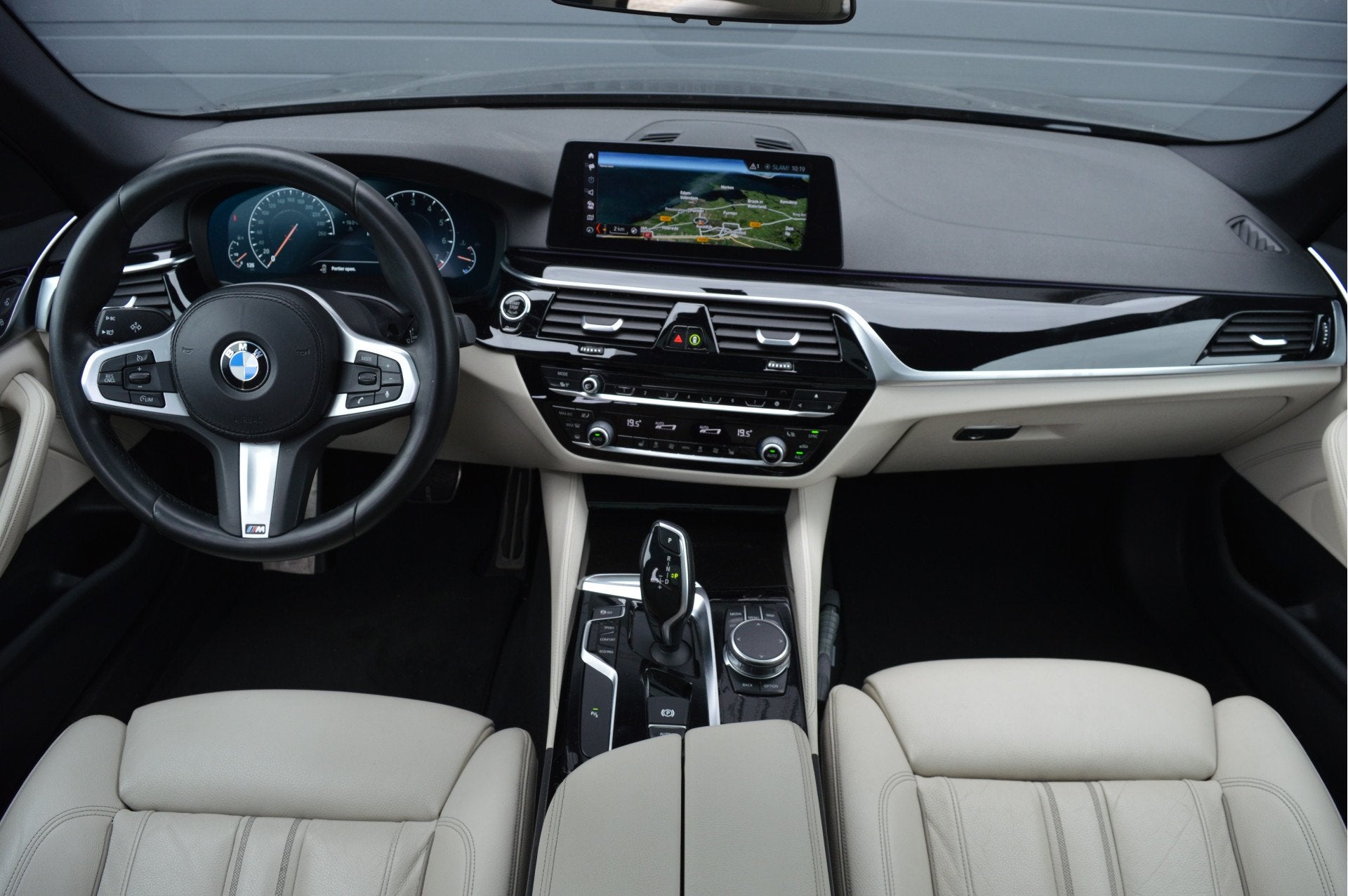 Foto 7 van BMW 5 Serie Touring 520i High Executive | M-PAKKET | PANO |