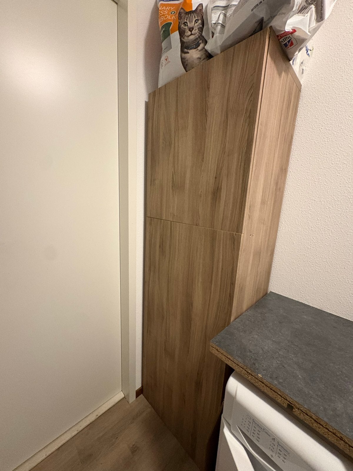 Hoge houten kast met 2 deuren, Ophalen, 50 tot 100 cm, Zo goed als nieuw, 150 tot 200 cm