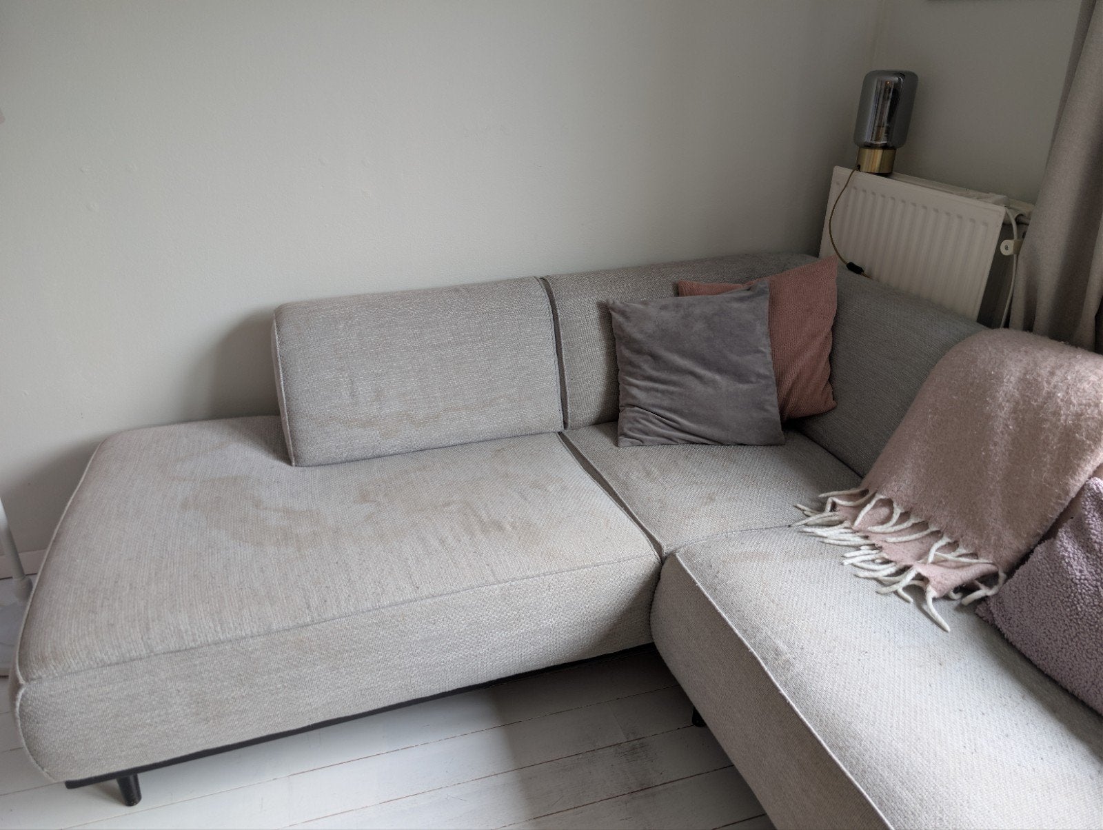 Grijze hoekbank 215x275 cm - Gratis af te halen vanaf 29/08, Huis en Inrichting, Banken | Bankstellen, Ophalen, Gebruikt, 125 tot 150 cm
