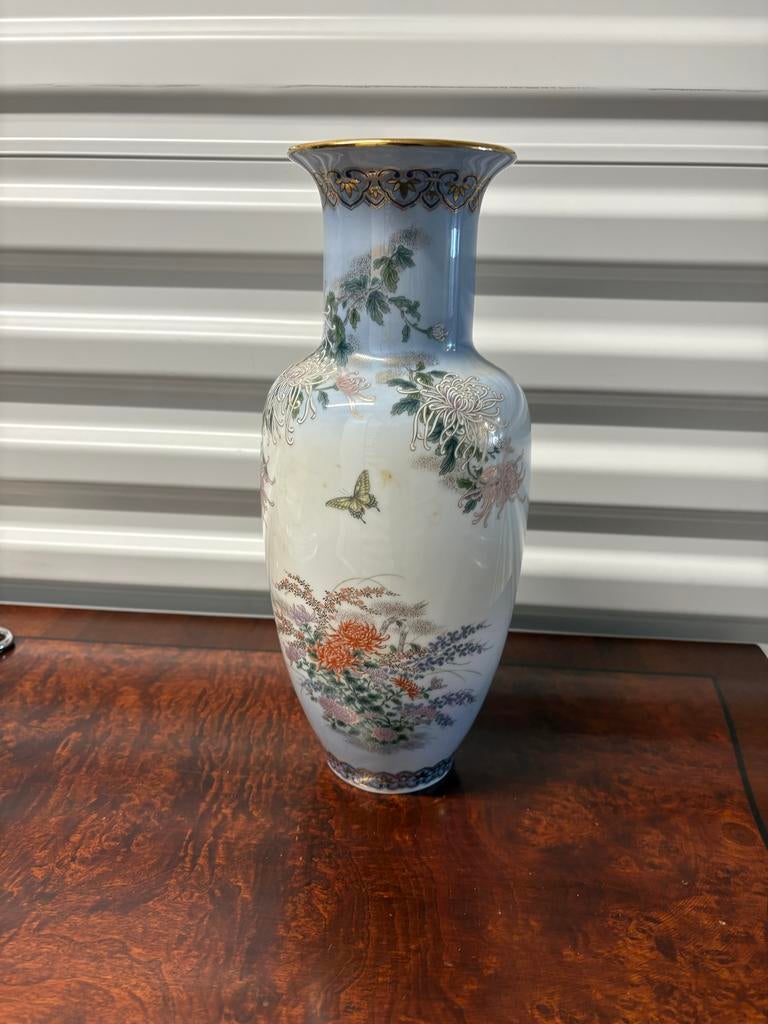 Vintage Kyoto Japan Porseleinen Vaas met Bloemen en Vlinder, Antiek en Kunst, Ophalen of Verzenden