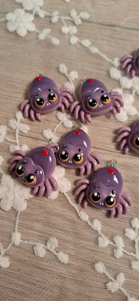Schattige Paarse Spin Bedeltjes met Hartje, Overige merken, Overige materialen, Onbekend, Ophalen of Verzenden