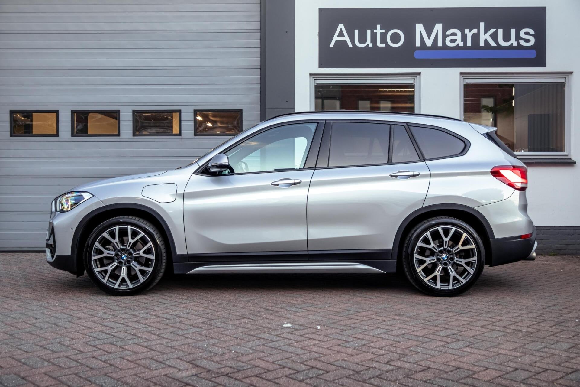 BMW X1 xDrive25e High Executive|Pano|HUD|Harman/Kardon|Keyle, Auto's, Gebruikt, Bedrijf, Vierwielaandrijving, 3 cilinders