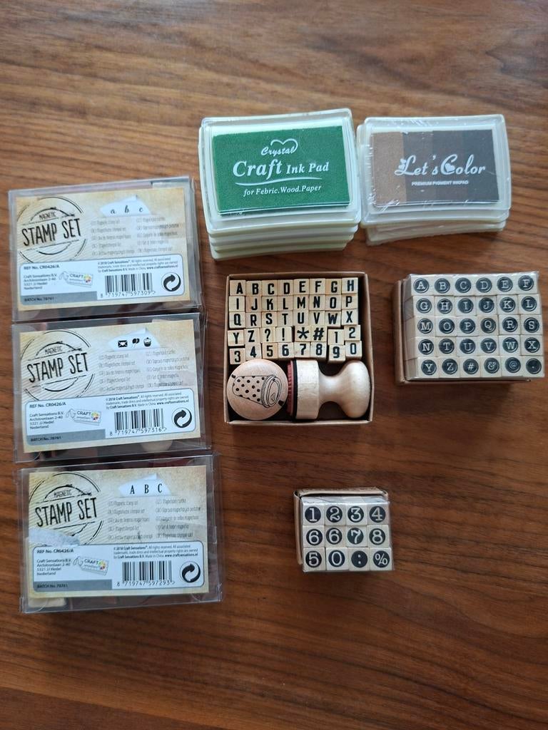 Uitgebreide set stempels met inktkussentjes, Ophalen of Verzenden, Zo goed als nieuw, Houten stempel
