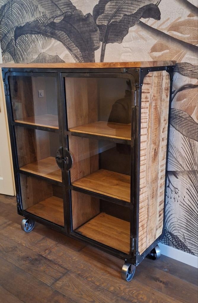 Mangohout industriële buffetkast izgst, Huis en Inrichting, Kasten | Buffetkasten, Ophalen, Met deur(en), 100 tot 150 cm, 100 tot 150 cm