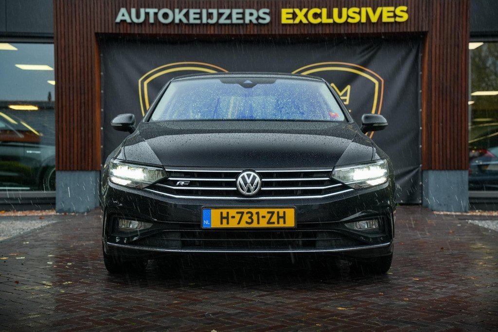 Volkswagen Passat 1.5 TSI Elegance Business R Leer Navi, 4 cilinders, 150 pk, Zwart, Bedrijf