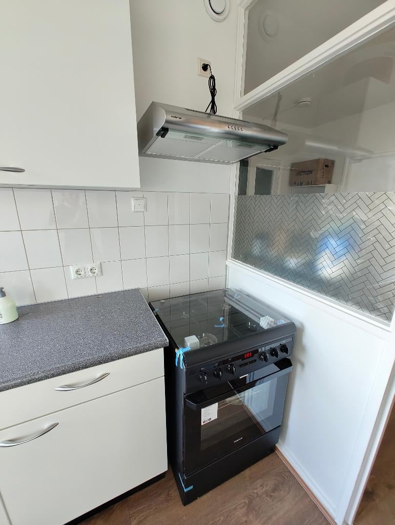 Elektrisch gasfornuis + afzuigkap, Ophalen, 60 cm of meer, Zo goed als nieuw, Gas