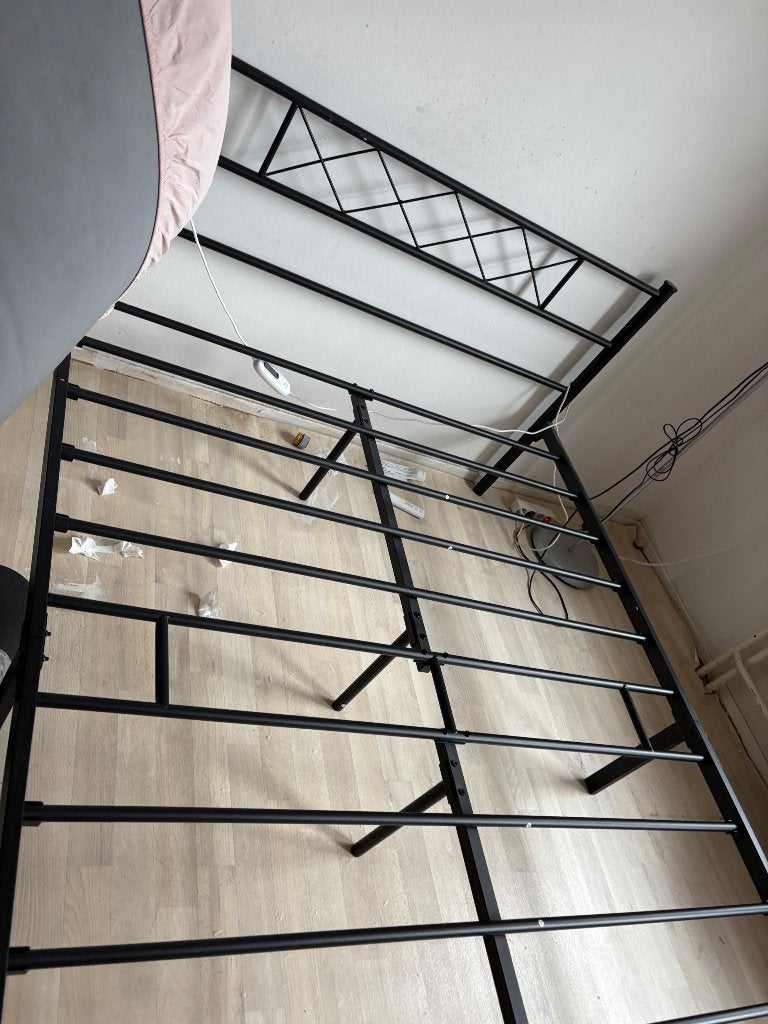 Metalen bedframe 140x200 cm – €35, Huis en Inrichting, Slaapkamer | Bedden, Ophalen, Zwart, Tweepersoons, 140 cm