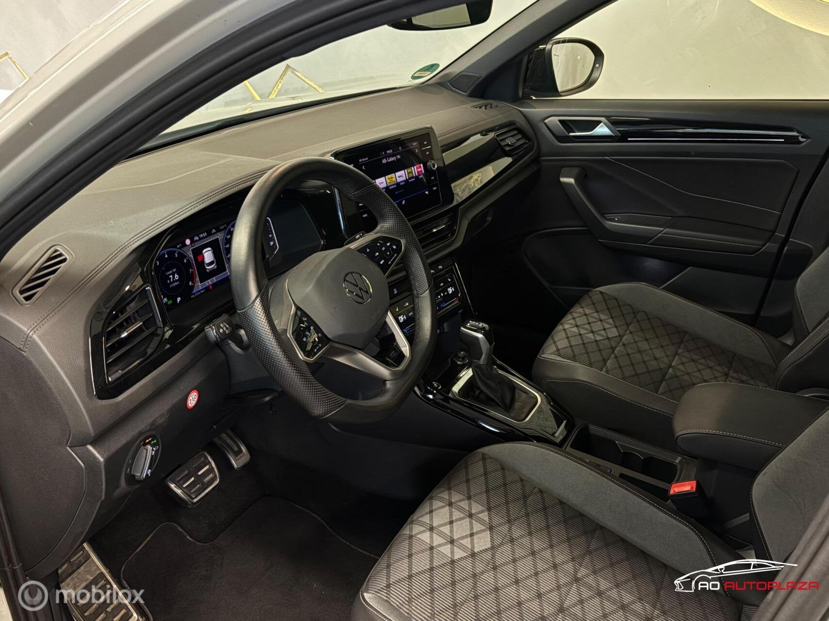 Volkswagen T-Roc 1.5 TSI 3x R-line Panorama/Keyless/Ascot gr, Auto's, Volkswagen, 1258 kg, 1498 cc, Zwart, 4 cilinders