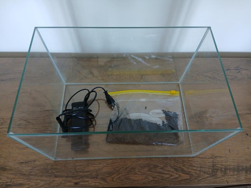 Leuk aquarium inclusief werkend pompje, Ophalen, Pomp, Zo goed als nieuw, Leeg aquarium
