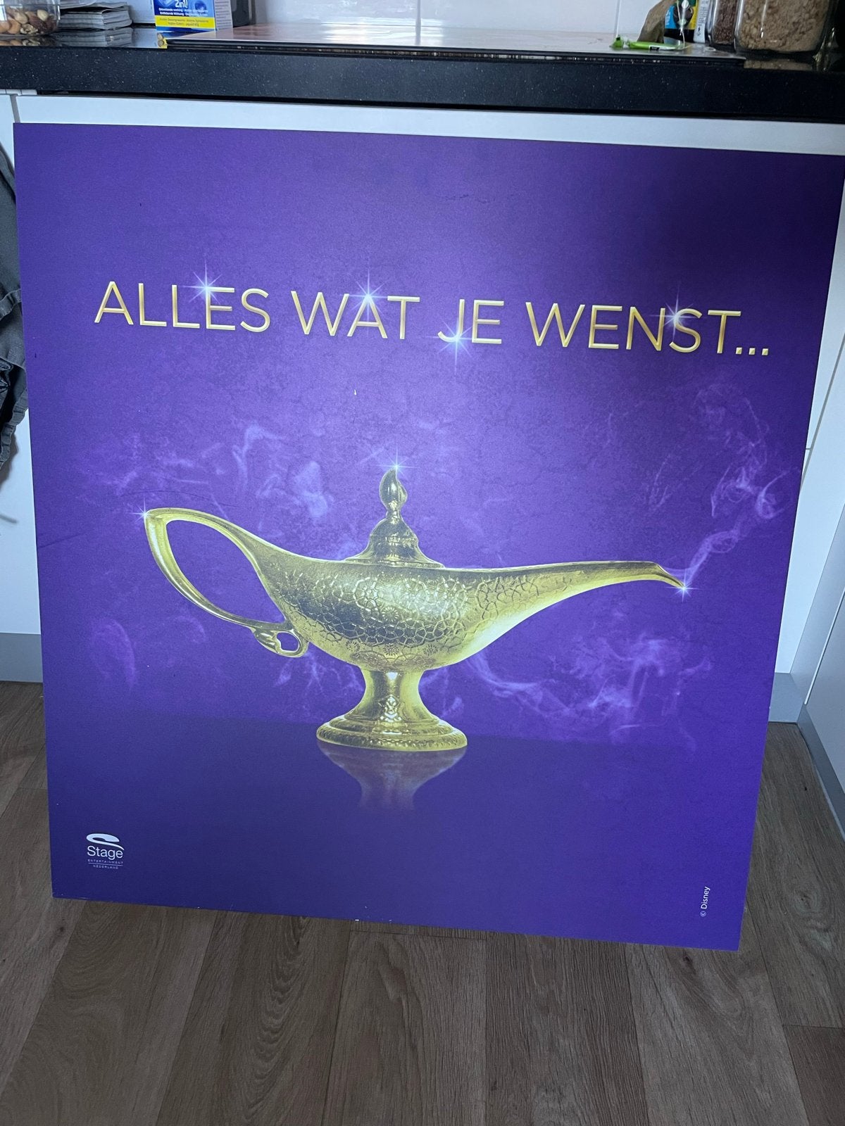 Aladdin Musical Poster - "Alles wat je wenst..." (85x90 cm), Ophalen, Deurposter of groter, Vierkant, Zo goed als nieuw
