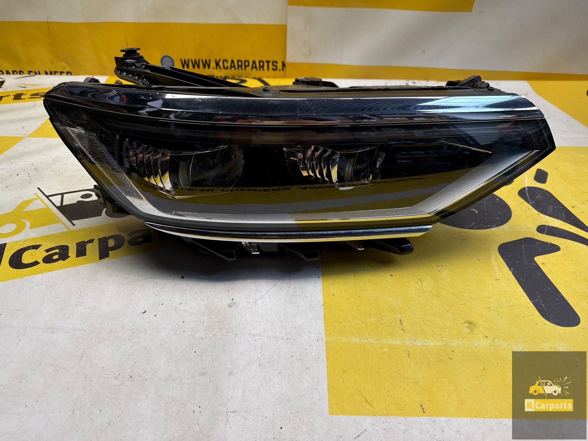 Lamp VW Passat B8 Lift IQ Lichtmatrix koplamp Rechts 3G19410, Gebruikt, Volkswagen, Volkswagen AG, Berliner Ring 2
38440  Wolfsburg, DE