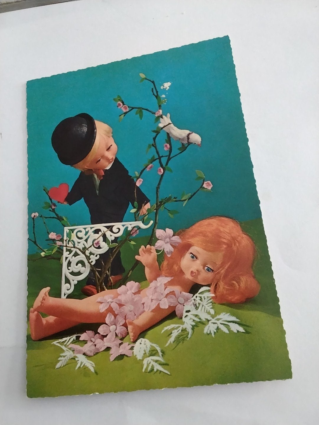 Vintage kaart: Jongen met Meisje en Bloemen / poppen, Ophalen of Verzenden, Voor 1920