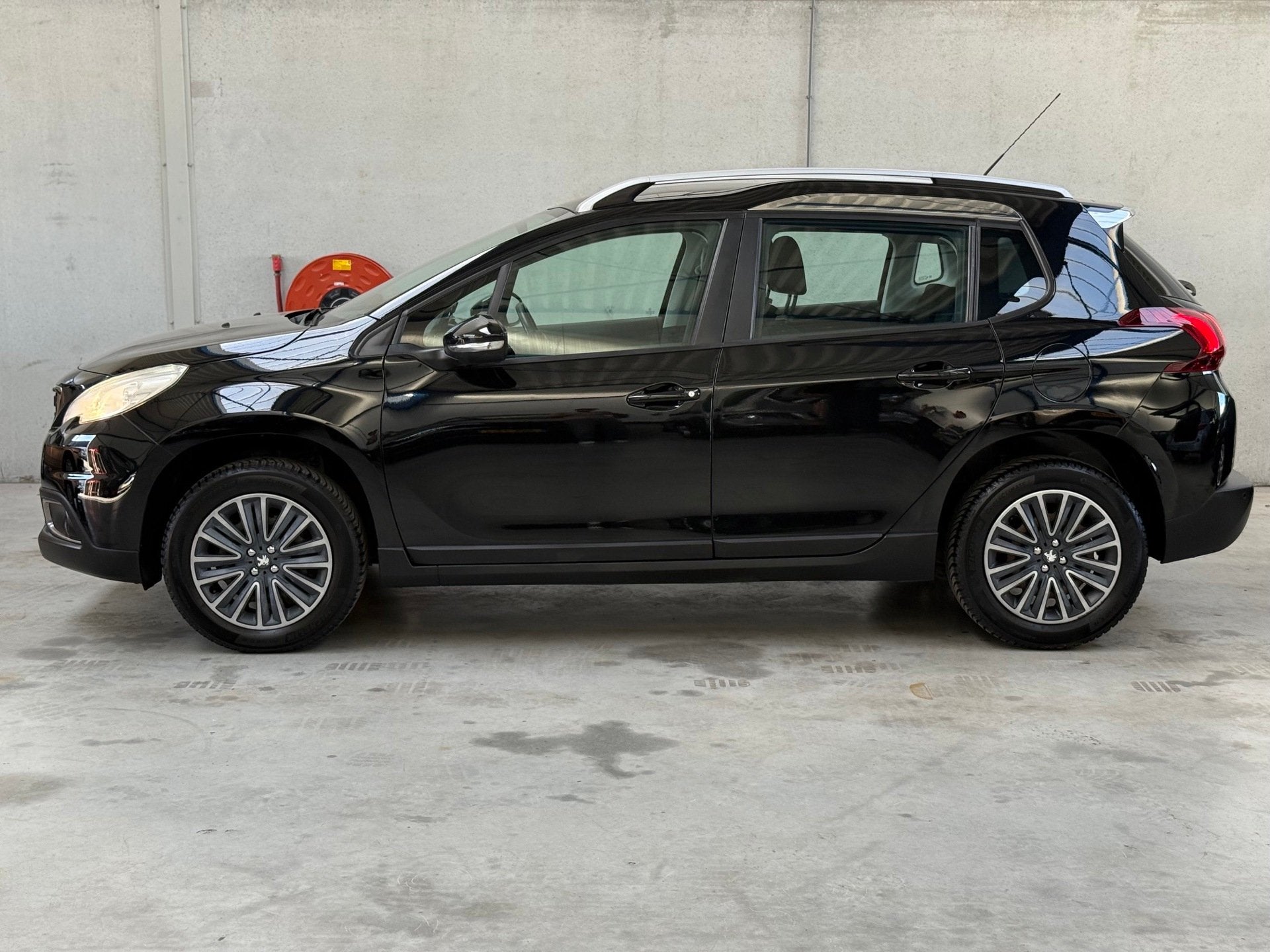 Foto 4 van Peugeot 2008 1.2 PureTech Blue Lion NAP Pano Navi Cruise Zee