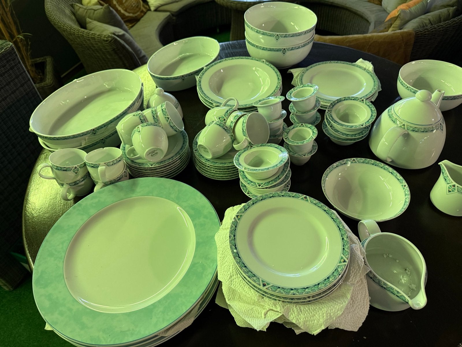 Uitgebreid servies met groen/blauw patroon, Gebruikt, Overige merken, Ophalen of Verzenden, Compleet servies