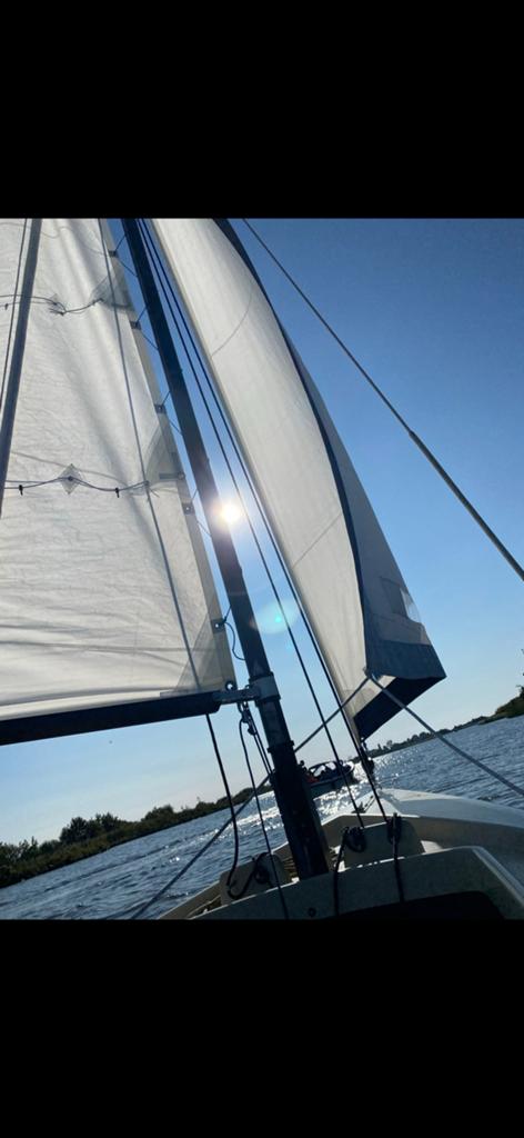 Zeilboot Valk polyester met trailer en buitenboordmotor, Gebruikt, Ophalen of Verzenden, 3 tot 6 meter, Minder dan 15 m²