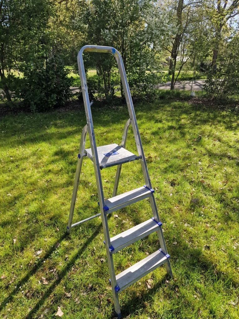 Stevige aluminium trap met 4 treden, Ophalen