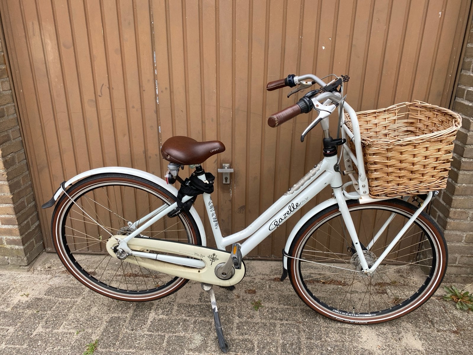 Gazelle Miss Grace Damesfiets - Wit met mand, Ophalen, Terugtraprem, Gebruikt, Versnellingen