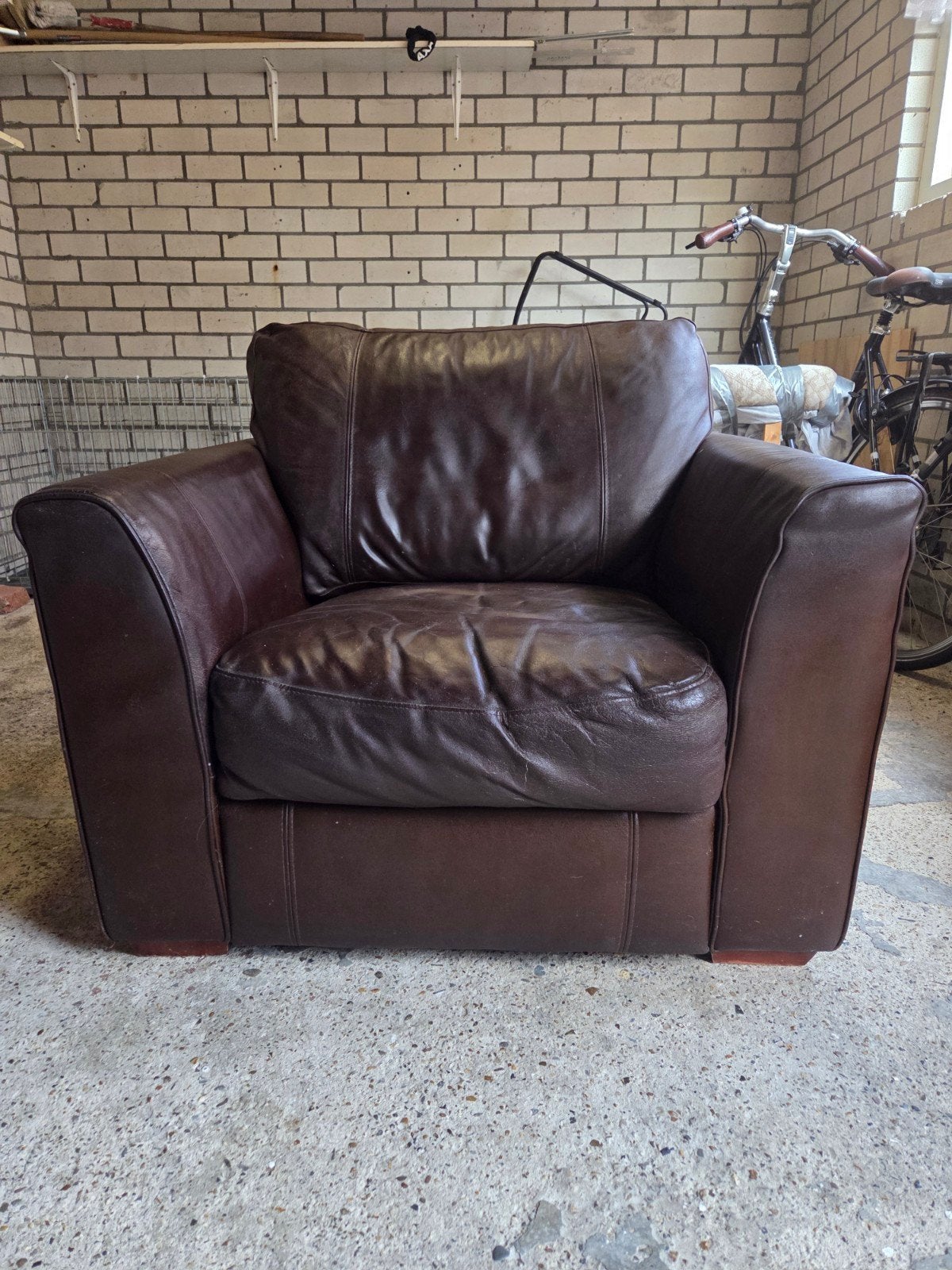 Comfortabele bruine leren fauteuil, Gebruikt, Klassiek, Comfortabel, Ophalen of Verzenden, 75 tot 100 cm