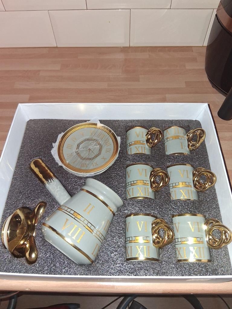Turks koffieservies met Romeinse cijfers en goud, Ophalen
