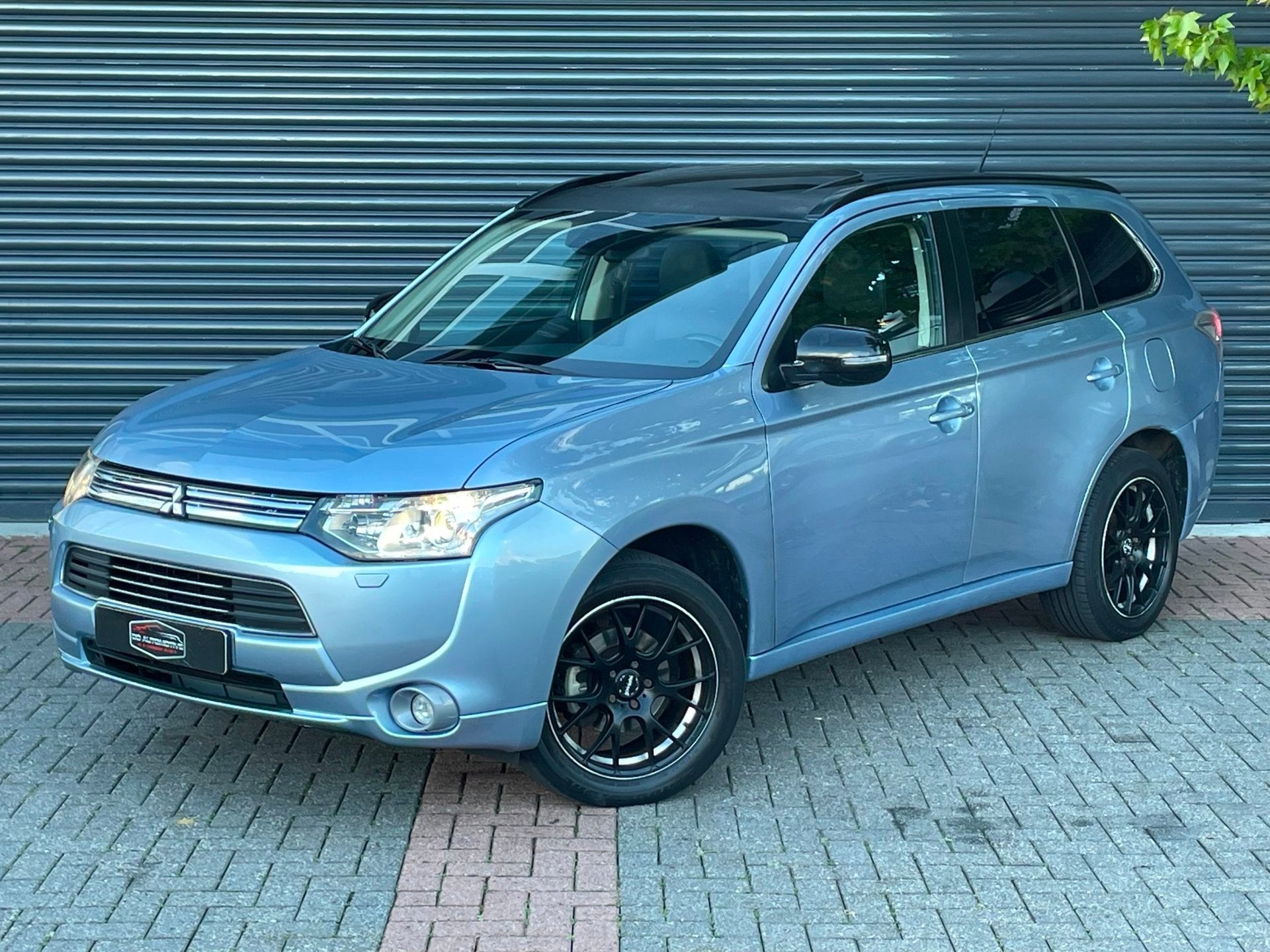 Mitsubishi Outlander 2.0 PHEV Instyle+ Schuifdak | Trekhaak, Auto's, Zwart, 4 cilinders, Blauw, Vierwielaandrijving