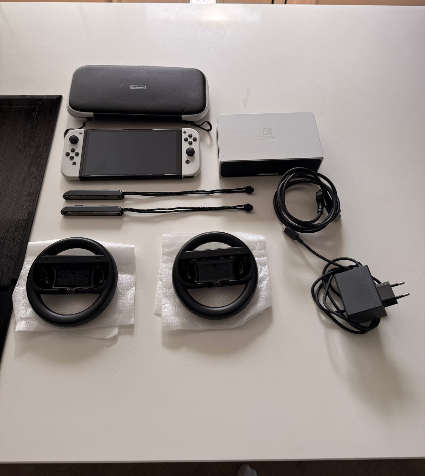 Nintendo Switch OLED + 2 Mario Games + Accessoires, Spelcomputers en Games, Switch OLED, Met games, Met 2 controllers, Ophalen of Verzenden