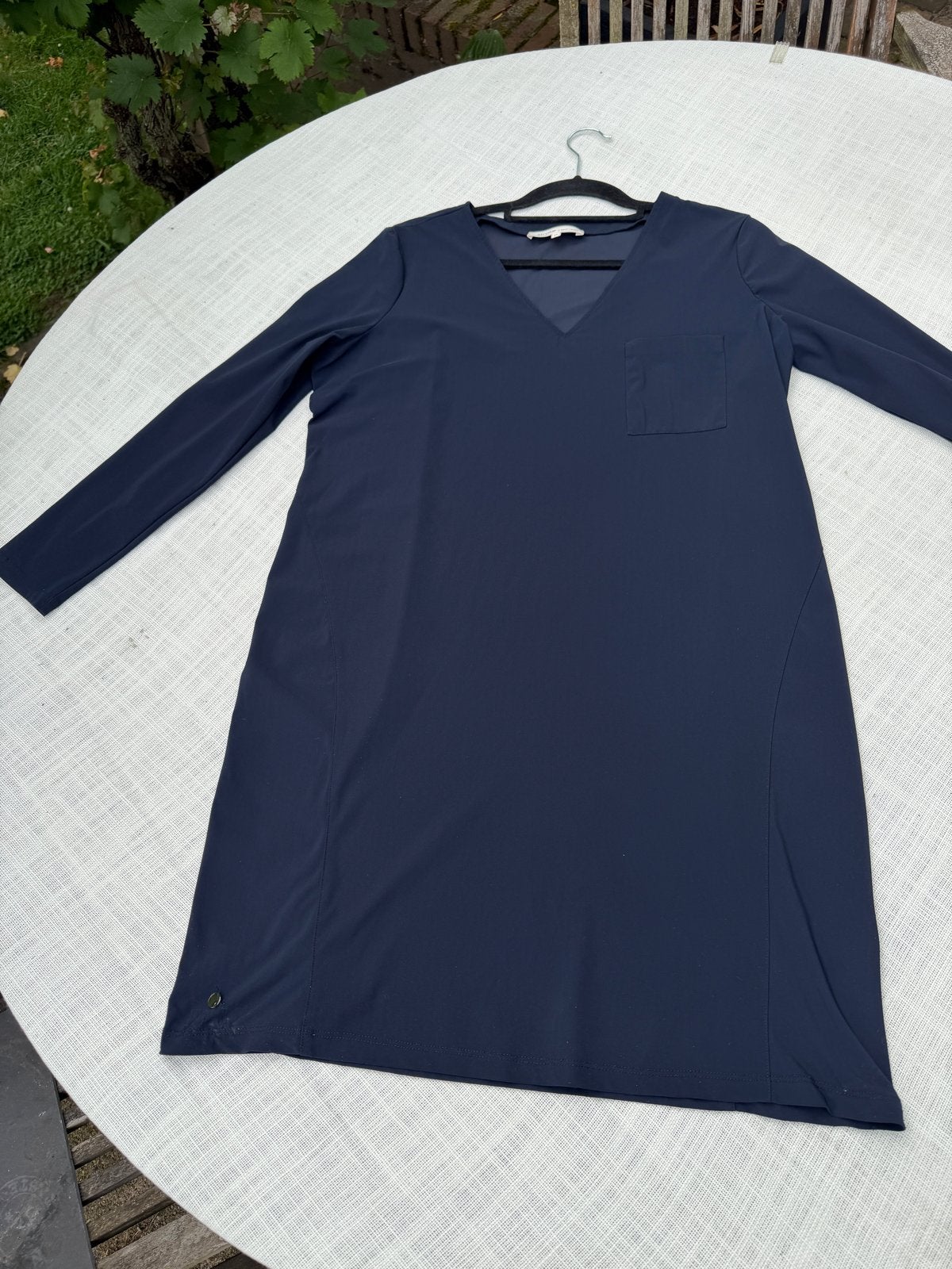 Donkerblauwe travelstof jurk maat 42 Berry Tielens, Blauw, Maat 42/44 (L), Ophalen of Verzenden, Knielengte