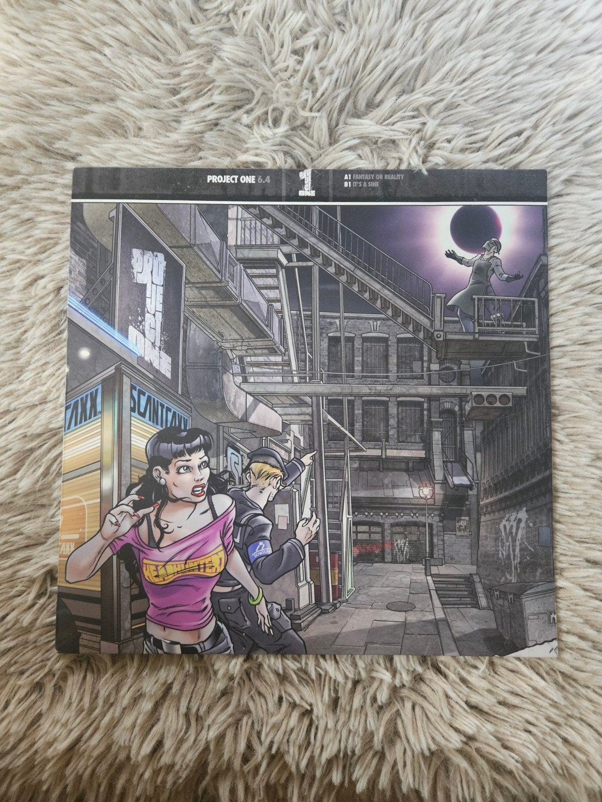 Project One – Fantasy Or Reality / It's A Sine, Cd's en Dvd's, Vinyl | Dance en House, Ophalen of Verzenden, Zo goed als nieuw