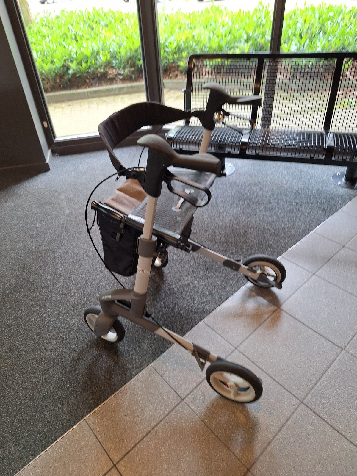 Foto 12 van Rollator lichtgewicht topra troja 5Glees beschrijving NW.ST