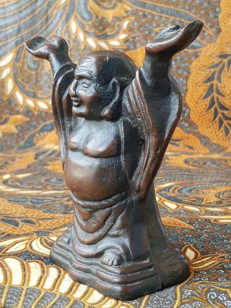 Mooi zwaar oud Chinees brons beeldje van Boeddha 12,8 cm.