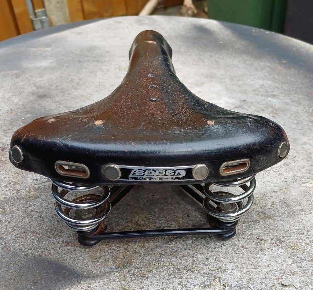 fietszadel /vintage, Fietsen en Brommers, Fietsonderdelen, Overige merken, Toerfiets, Gebruikt, Leer