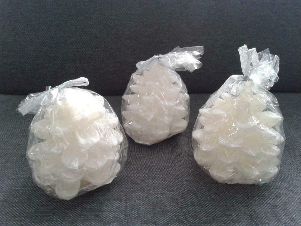 3 Witte Dennenappel Kaarsen Met Glitter Accenten. Nieuw, Diversen, Kerst, Ophalen, Nieuw