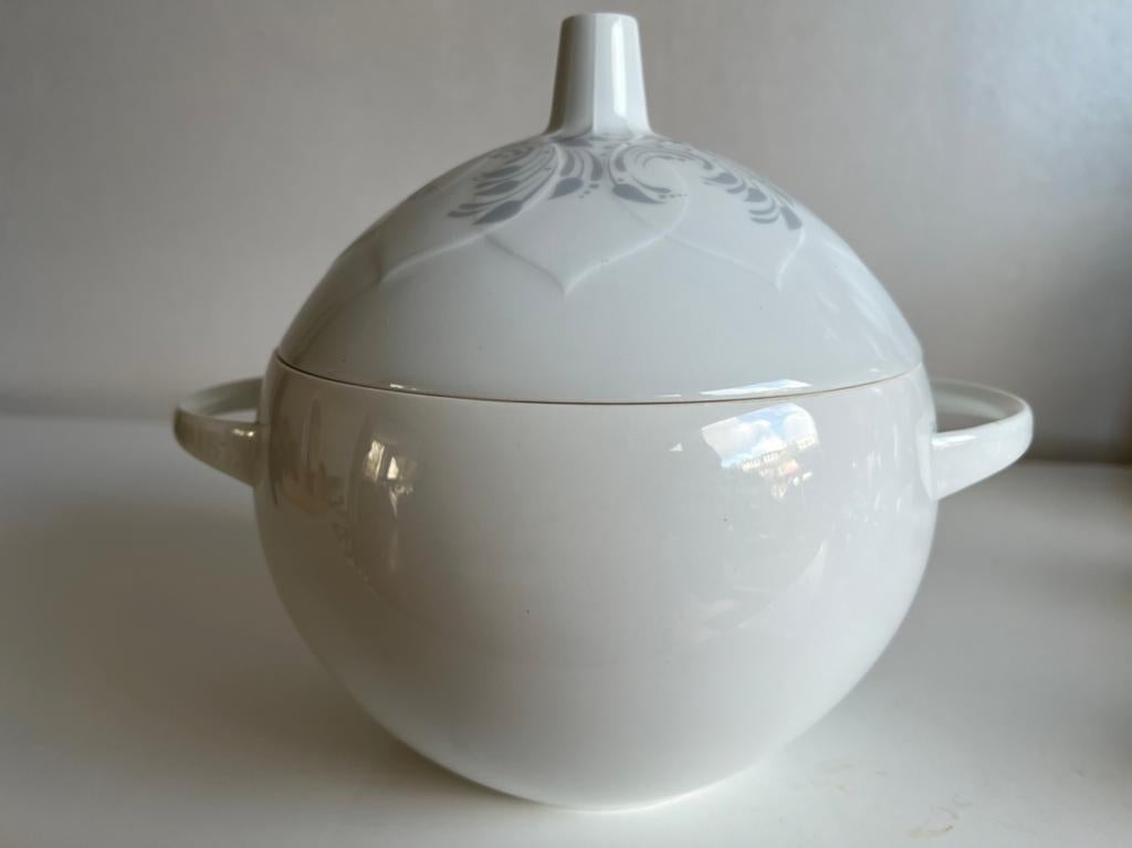 Björn Wiinblad Rosenthal LOTUS ‘Pergola’ Soepterrine 1964, Ophalen of Verzenden, Nieuw, Porselein, Schaal of Schalen