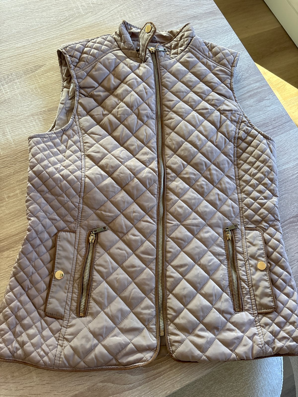 Melya Melody gewatteerde bodywarmer - Zo goed als nieuw, Ophalen of Verzenden, Zo goed als nieuw, Maat 46/48 (XL) of groter, Beige