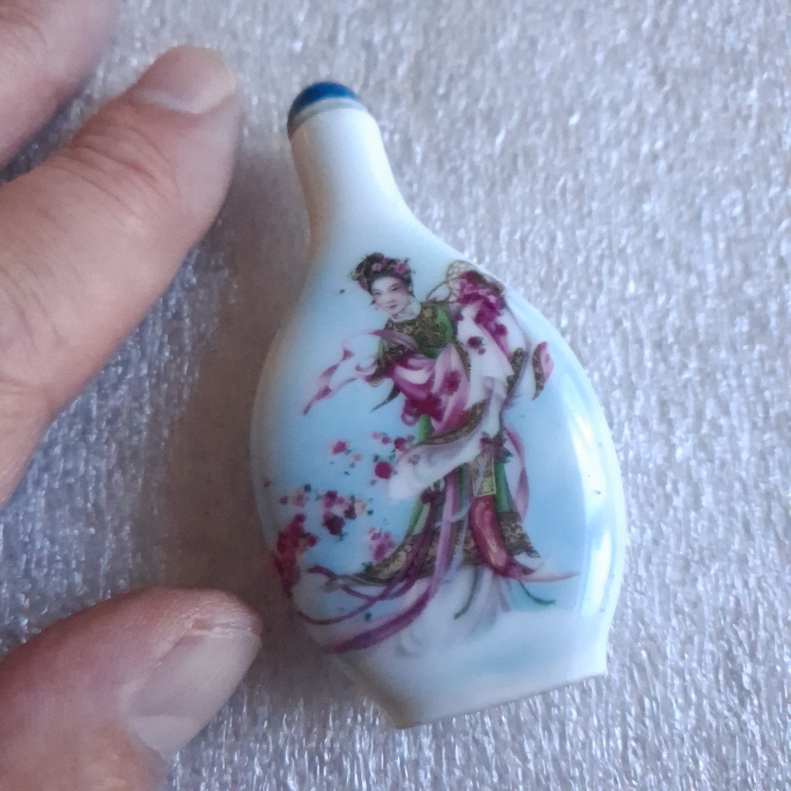 Chinese Snuff Bottle Reukflesje Gestileerde Karakters, Verzamelen, Verzenden