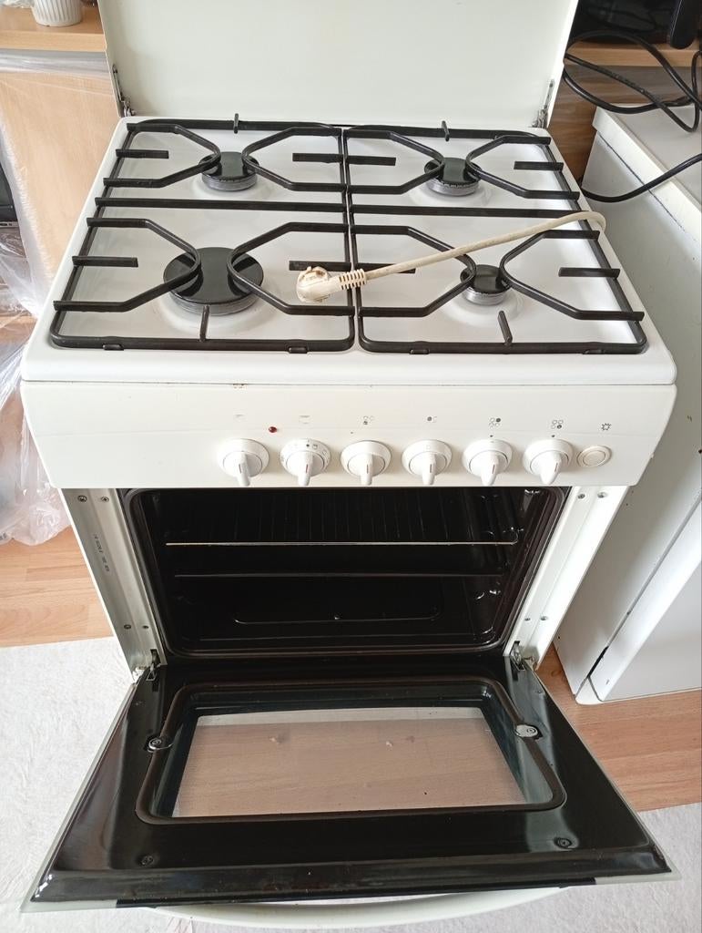 Gasfornuis met oven - Vandaag ophalen!, Gebruikt, Gas, 85 tot 90 cm, 4 kookzones