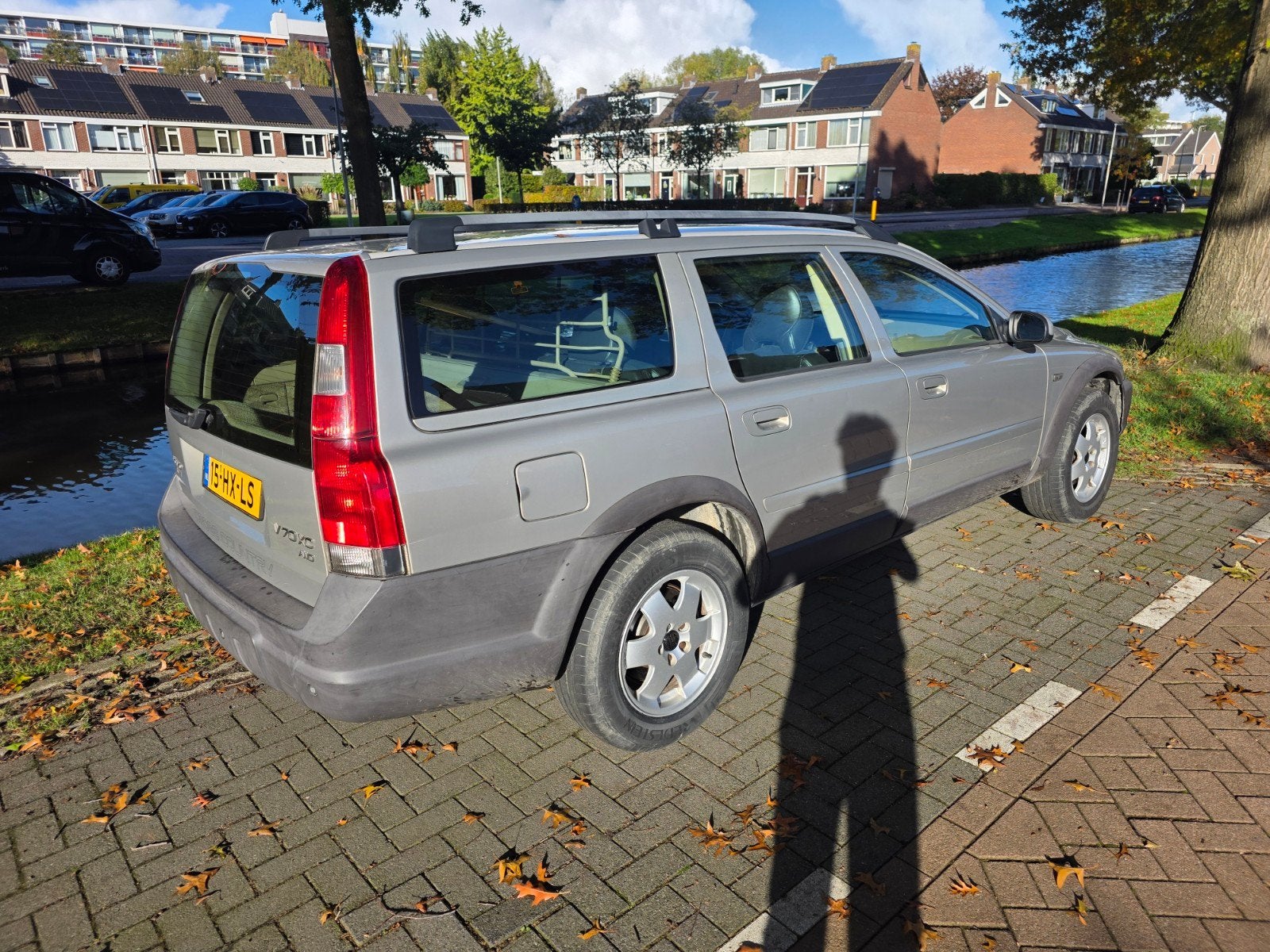 Volvo V70 2.4 T XC 4WD AUT 2002 Beige, Auto's, 1800 kg, Beige, Stationwagon, 2435 cc
