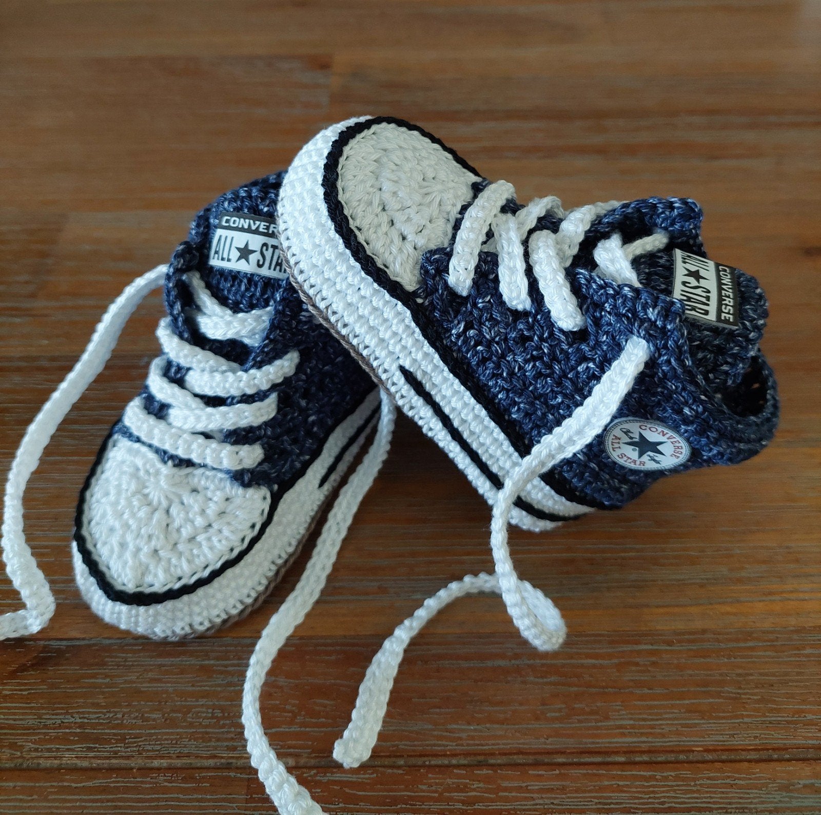 Stoere gehaakte baby sneaker slofjes (6-9 mnd), Kinderen en Baby's, Ophalen of Verzenden, Nieuw, Jongetje of Meisje, Slofjes