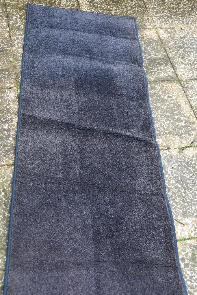 Traploper blauw tapijtloper 335 x 60 cm, Huis en Inrichting, Gebruikt, 200 cm of meer, 50 tot 100 cm, Rechthoekig