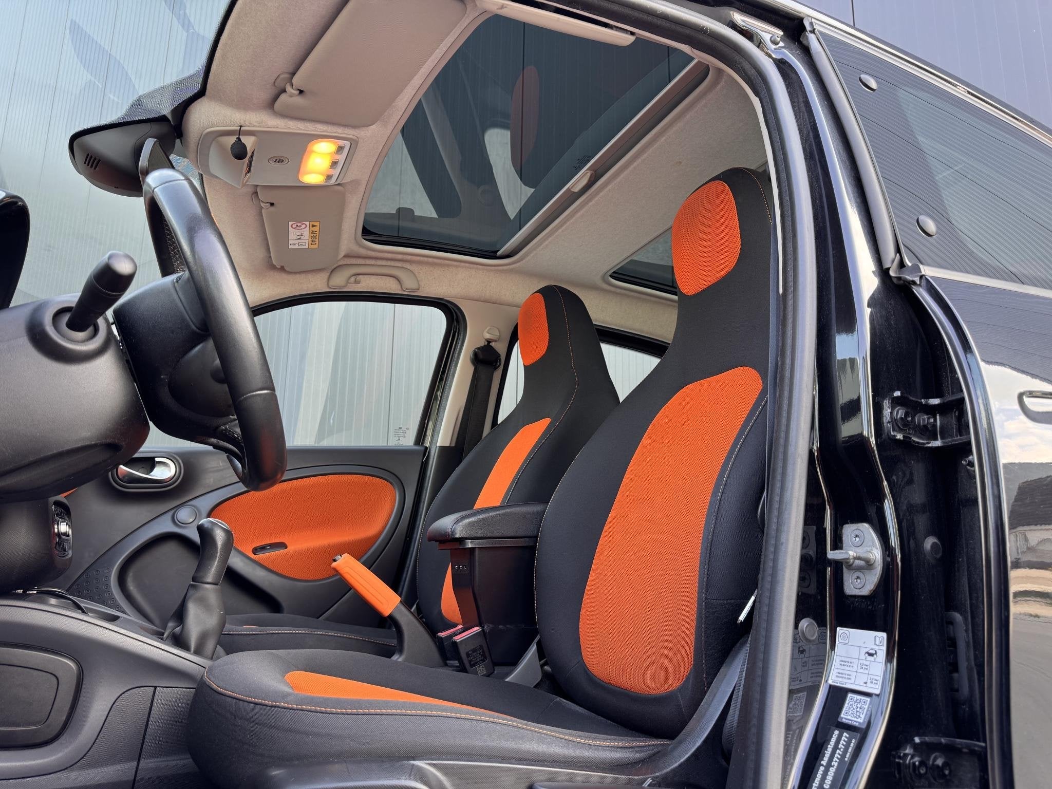 smart forfour 1.0 Passion *Panorama dak* LED / Parkeersensor, Gebruikt, 4 stoelen, Zwart, Origineel Nederlands
