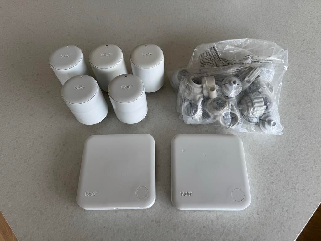 5 Tado V2 radiatorknoppen, 2 thermostaten & verloopstukken, Ophalen of Verzenden, Slimme thermostaat, Gebruikt