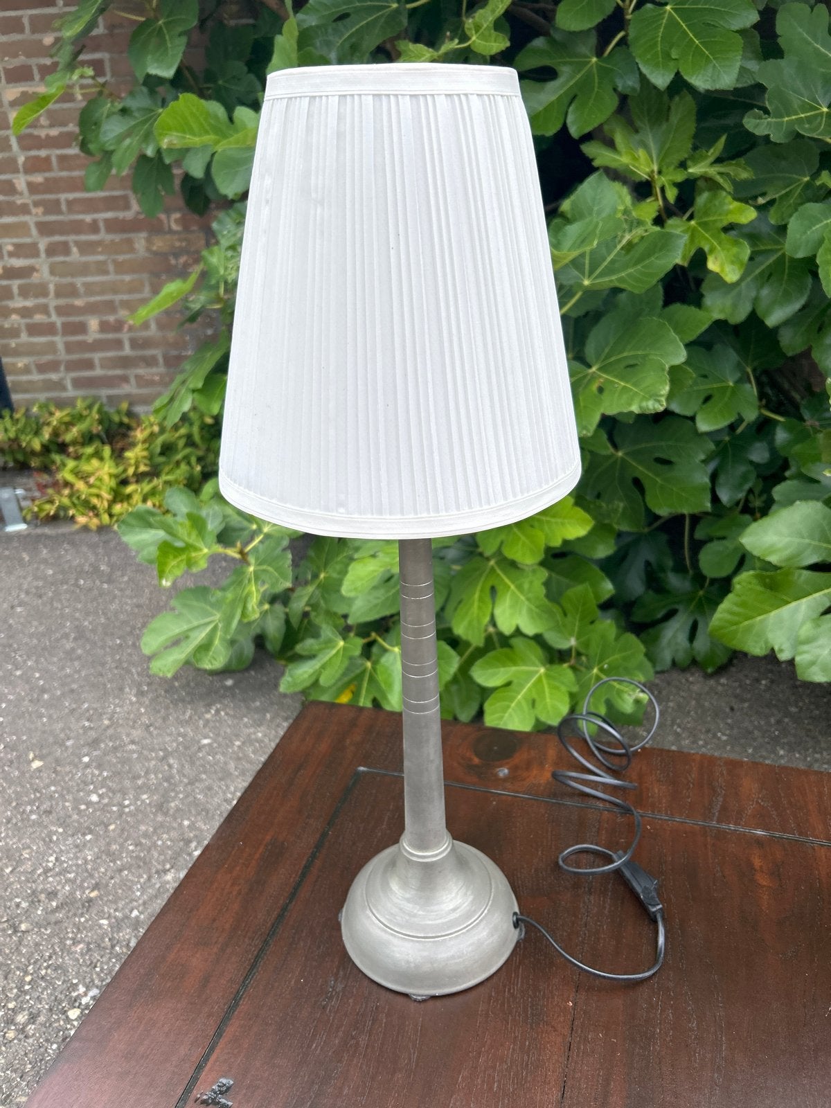 Elegante Tafellamp met Witte Kap - 60 cm Hoog, Huis en Inrichting, Lampen | Tafellampen, Ophalen, Gebruikt, Wit, Met kap