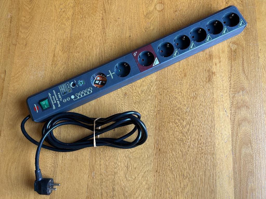 Brennenstuhl master slave stekkerdoos met surge protection, Ophalen of Verzenden, Zo goed als nieuw, Schakelaar