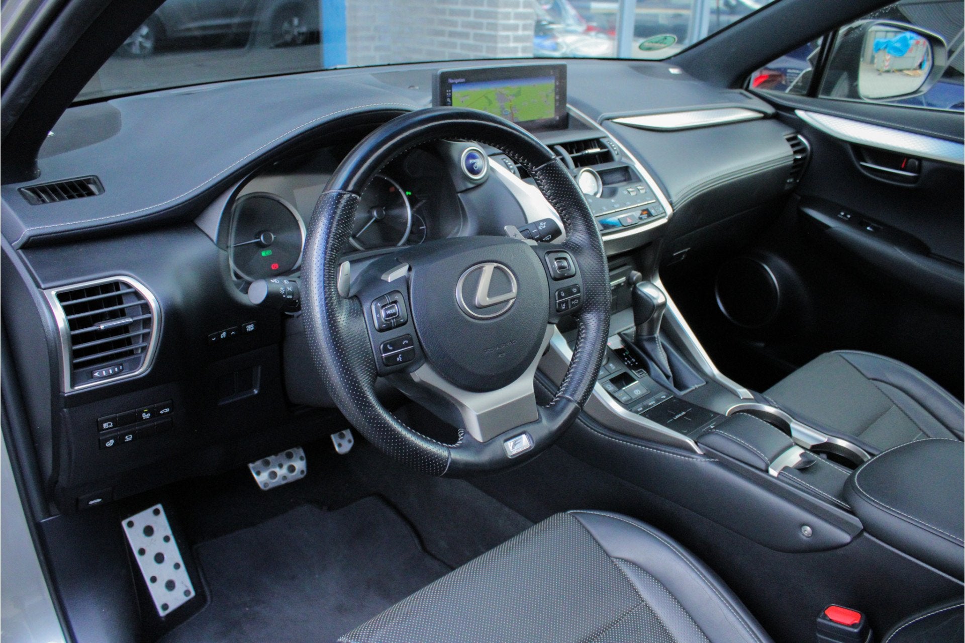 Lexus NX 300h AWD F Sport Premium |trekhaak|President Pack|p, Auto's, Automaat, Gebruikt, Zwart, Verwarmde buitenspiegels