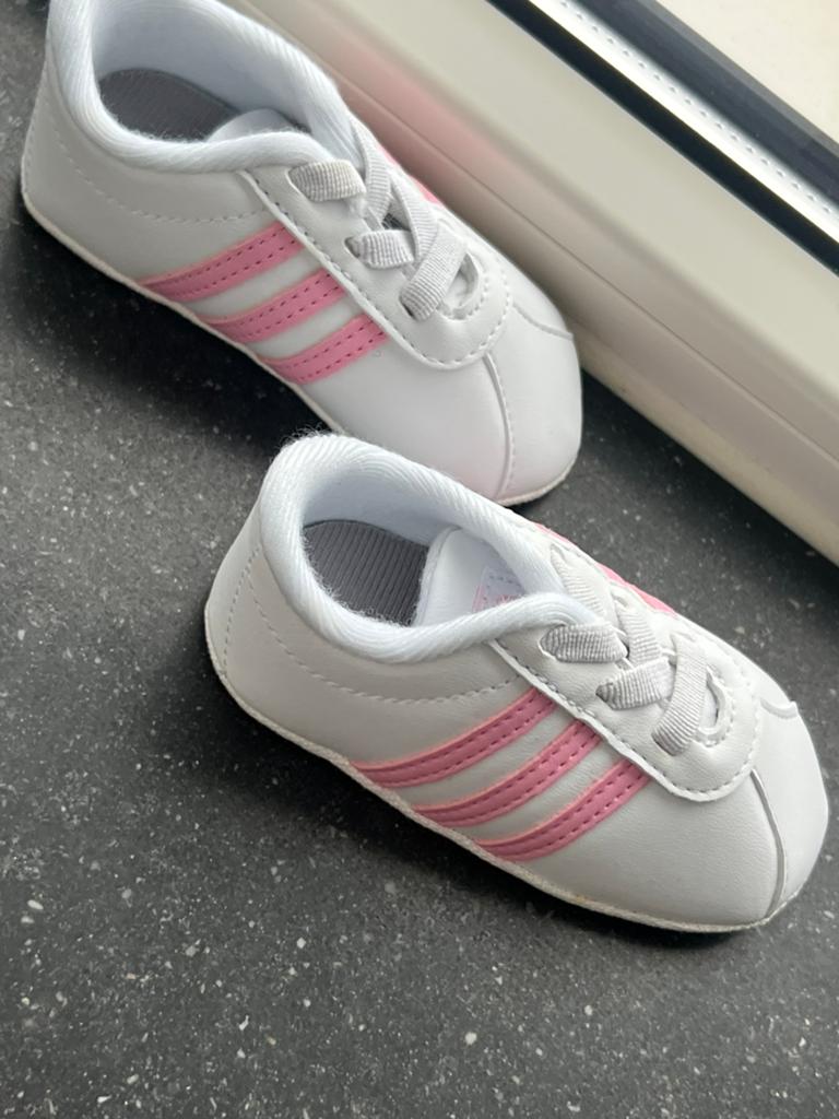 Babyschoenen adidas, Ophalen of Verzenden, Zo goed als nieuw
