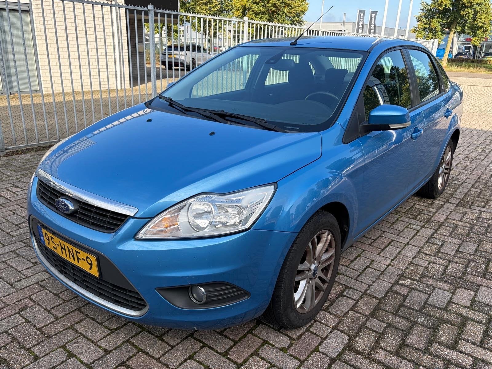 Ford Focus 2.0 GHIA 107KW Sedan Koppeling defec, 145 pk, Stof, Zwart, 4 cilinders