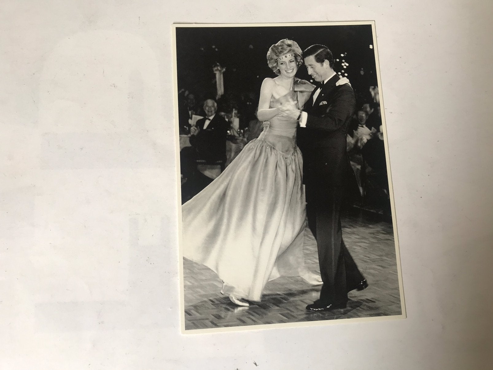 Ansicht: Charles and Diana dancing. 1985, Ophalen of Verzenden, Nieuw, Buitenland, Kaart, Foto of Prent