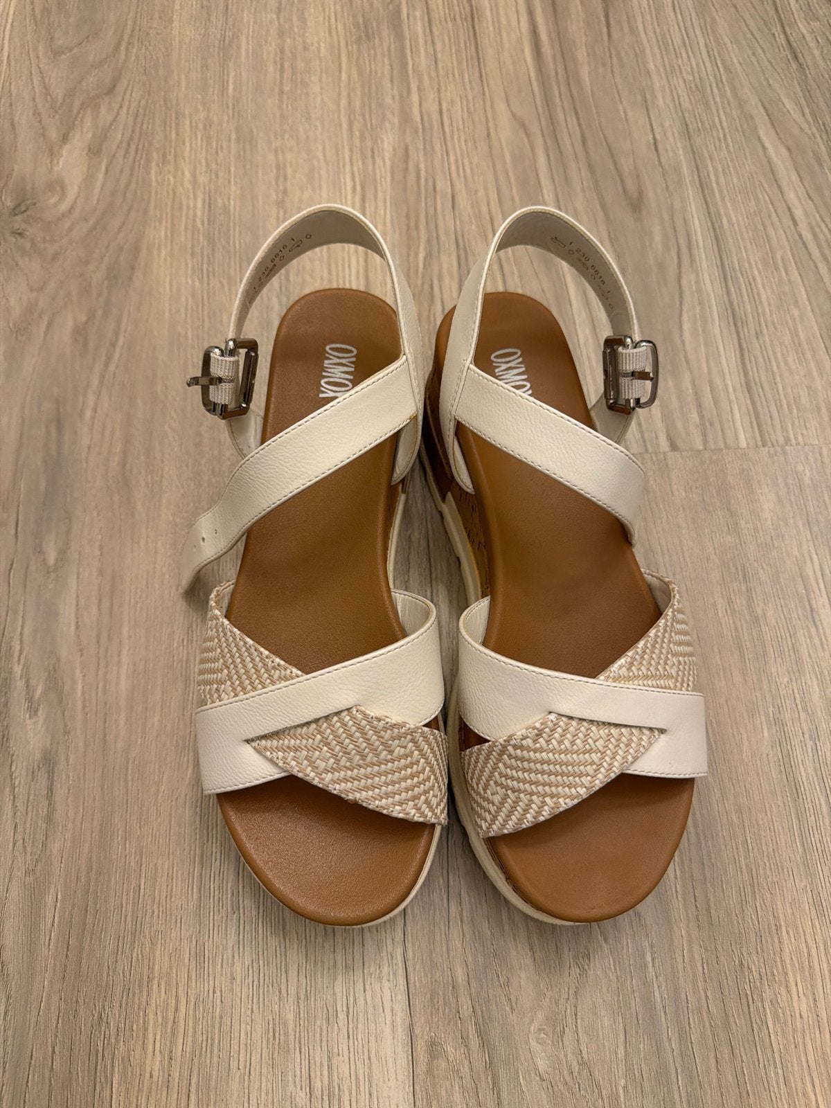 Witte sandalen met sleehak - Zo goed als nieuw, Kleding | Dames, Ophalen of Verzenden, Zo goed als nieuw, Wit, Sandalen of Muiltjes